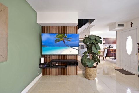 Townhouse in Davie, Florida 2 bedrooms, 139.35 sq.m. № 2268273 - photo 3