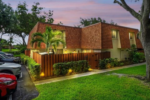 Townhouse in Davie, Florida 2 bedrooms, 139.35 sq.m. № 2268273 - photo 28