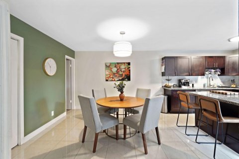 Townhouse in Davie, Florida 2 bedrooms, 139.35 sq.m. № 2268273 - photo 7