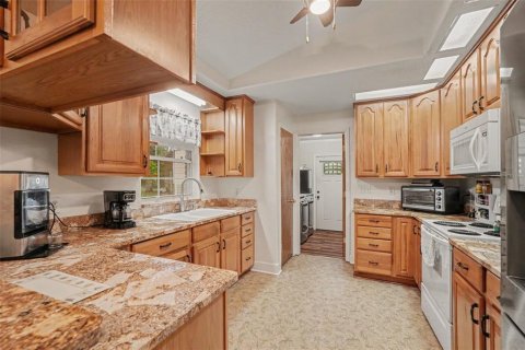 Villa ou maison à vendre à Webster, Floride: 3 chambres, 162.02 m2 № 2306273 - photo 12