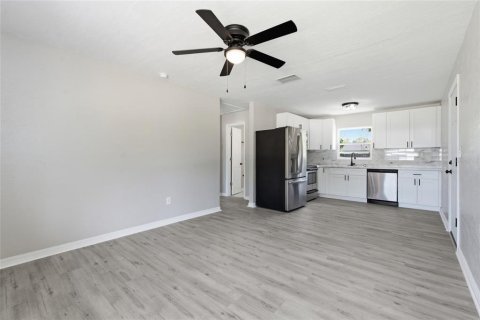 Casa en venta en Saint Petersburg, Florida, 2 dormitorios, 62.43 m2 № 2236145 - foto 5
