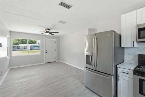 Casa en venta en Saint Petersburg, Florida, 2 dormitorios, 62.43 m2 № 2236145 - foto 11