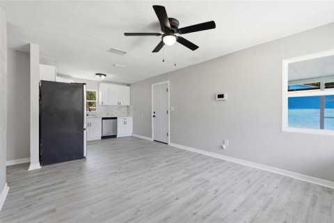 Casa en venta en Saint Petersburg, Florida, 2 dormitorios, 62.43 m2 № 2236145 - foto 6