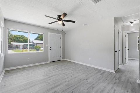 Casa en venta en Saint Petersburg, Florida, 2 dormitorios, 62.43 m2 № 2236145 - foto 8