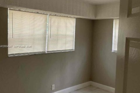 House in Fort Lauderdale, Florida 3 bedrooms, 124.4 sq.m. № 2068532 - photo 3
