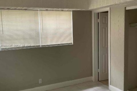 House in Fort Lauderdale, Florida 3 bedrooms, 124.4 sq.m. № 2068532 - photo 8