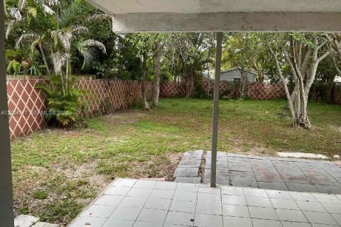House in Fort Lauderdale, Florida 3 bedrooms, 124.4 sq.m. № 2068532 - photo 15