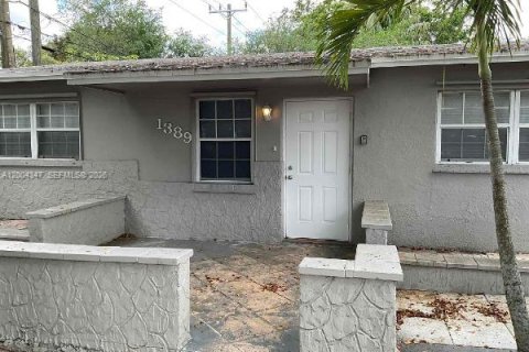 House in Fort Lauderdale, Florida 3 bedrooms, 124.4 sq.m. № 2068532