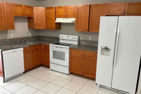 House in Fort Lauderdale, Florida 3 bedrooms, 124.4 sq.m. № 2068532 - photo 2