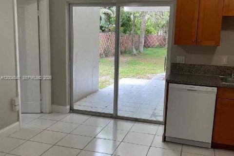 House in Fort Lauderdale, Florida 3 bedrooms, 124.4 sq.m. № 2068532 - photo 5