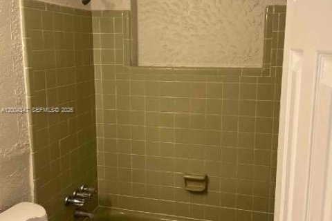 House in Fort Lauderdale, Florida 3 bedrooms, 124.4 sq.m. № 2068532 - photo 11