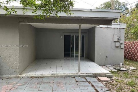 House in Fort Lauderdale, Florida 3 bedrooms, 124.4 sq.m. № 2068532 - photo 13