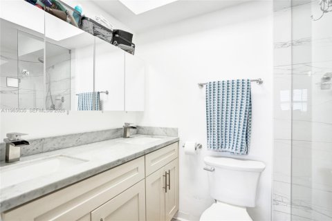 Condo in Pompano Beach, Florida, 2 bedrooms  № 2027265 - photo 10