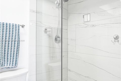 Condo in Pompano Beach, Florida, 2 bedrooms  № 2027265 - photo 12