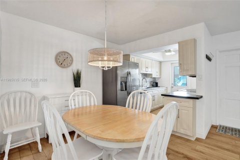 Condo in Pompano Beach, Florida, 2 bedrooms  № 2027265 - photo 30