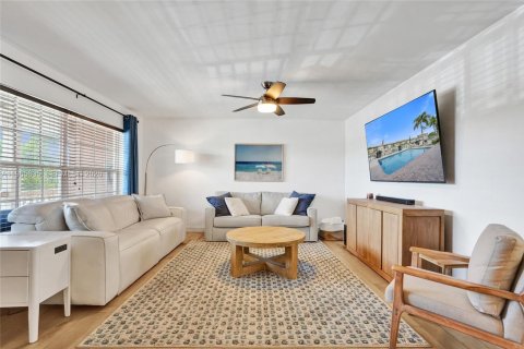 Condo in Pompano Beach, Florida, 2 bedrooms  № 2027265 - photo 26