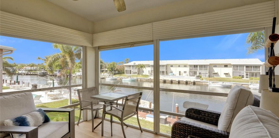 Condo in Pompano Beach, Florida, 2 bedrooms  № 2027265