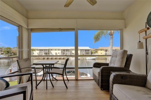 Condo in Pompano Beach, Florida, 2 bedrooms  № 2027265 - photo 16