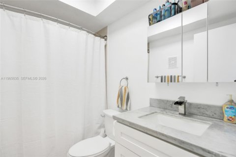 Condo in Pompano Beach, Florida, 2 bedrooms  № 2027265 - photo 22