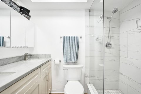 Condo in Pompano Beach, Florida, 2 bedrooms  № 2027265 - photo 5