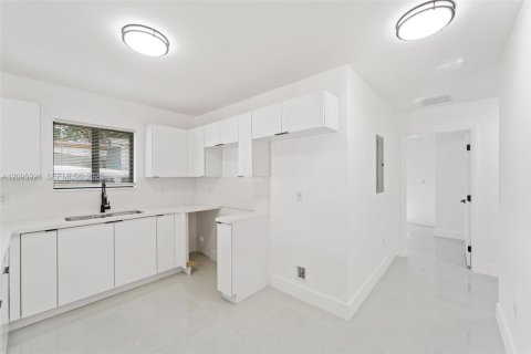 Villa ou maison à louer à Miami, Floride: 3 chambres, 115.66 m2 № 2385113 - photo 2