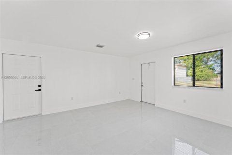 Villa ou maison à louer à Miami, Floride: 3 chambres, 115.66 m2 № 2385113 - photo 10