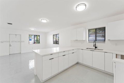 Villa ou maison à louer à Miami, Floride: 3 chambres, 115.66 m2 № 2385113 - photo 9
