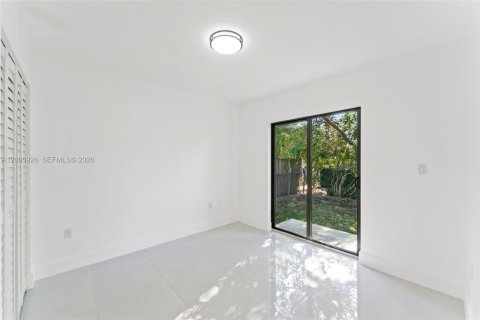 Villa ou maison à louer à Miami, Floride: 3 chambres, 115.66 m2 № 2385113 - photo 11