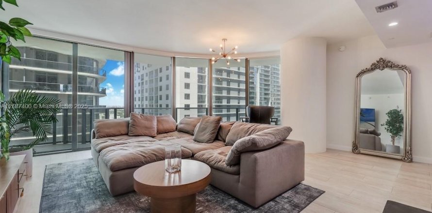 Condo in Miami, Florida, 2 bedrooms № 1863070
