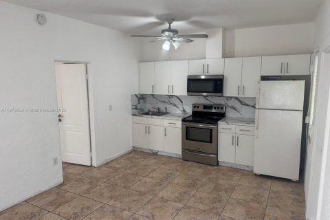 Commercial property in Miami, Florida 82.5 sq.m. № 1926360 - photo 6