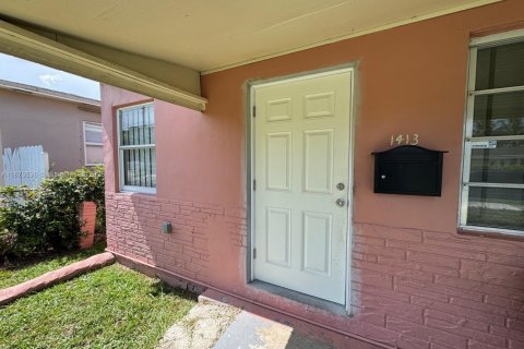 Commercial property in Miami, Florida 82.5 sq.m. № 1926360 - photo 4
