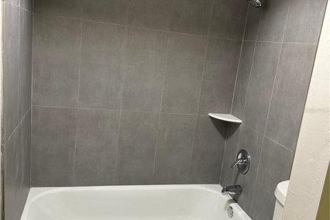 Купить кондоминиум в Брэндон, Флорида 4 комнаты, 70.61м2, № 2148567 - фото 8