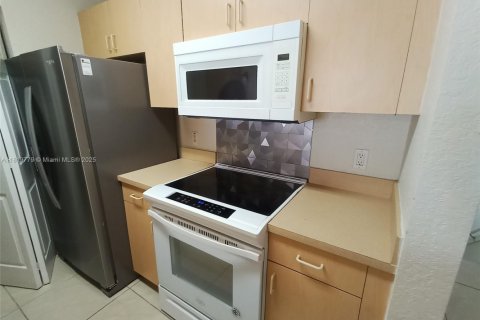 Condo in North Lauderdale, Florida, 2 bedrooms  № 1787076 - photo 8