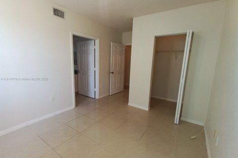 Condo in North Lauderdale, Florida, 2 bedrooms  № 1787076 - photo 14