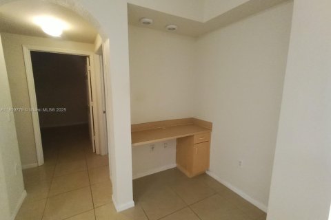 Condo in North Lauderdale, Florida, 2 bedrooms  № 1787076 - photo 12