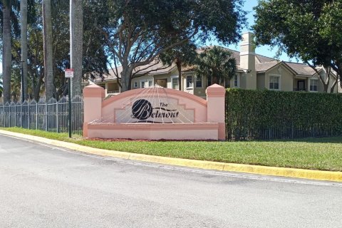 Condo in North Lauderdale, Florida, 2 bedrooms  № 1787076 - photo 1