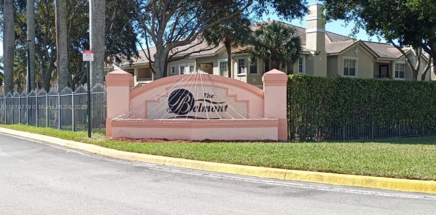 Condo in North Lauderdale, Florida, 2 bedrooms № 1787076