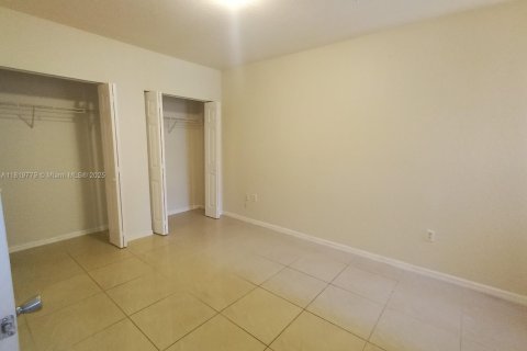 Condo in North Lauderdale, Florida, 2 bedrooms  № 1787076 - photo 17