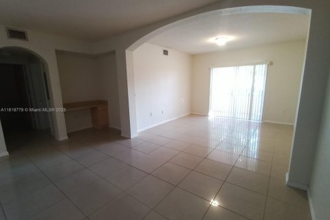 Condo in North Lauderdale, Florida, 2 bedrooms  № 1787076 - photo 10