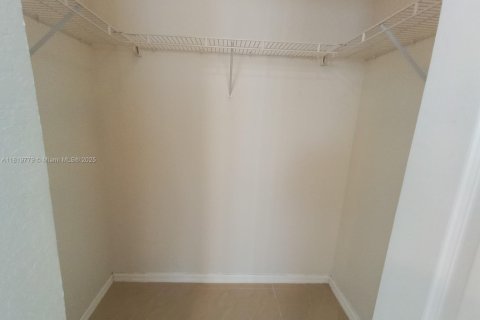 Condo in North Lauderdale, Florida, 2 bedrooms  № 1787076 - photo 15