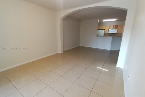 Condo in North Lauderdale, Florida, 2 bedrooms  № 1787076 - photo 11