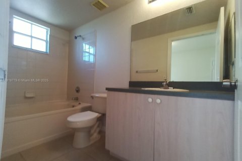 Condo in North Lauderdale, Florida, 2 bedrooms  № 1787076 - photo 16
