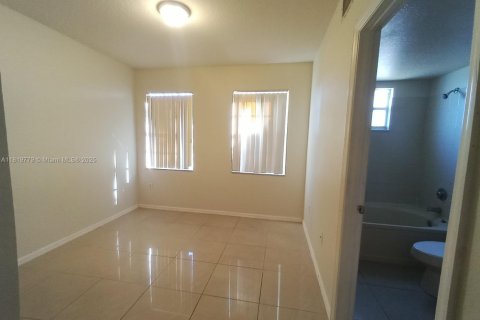Condo in North Lauderdale, Florida, 2 bedrooms  № 1787076 - photo 13