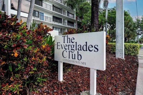 Condo in Fort Lauderdale, Florida, 2 bedrooms  № 1051086 - photo 1