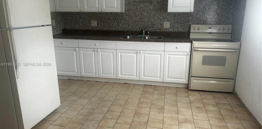 Apartamento en Hialeah, Florida 3 dormitorios, 333.33 m2 № 2030413