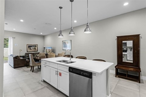 Townhouse in Kissimmee, Florida 4 bedrooms, 167.6 sq.m. № 1613121 - photo 8