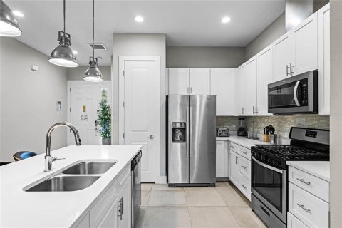 Townhouse in Kissimmee, Florida 4 bedrooms, 167.6 sq.m. № 1613121 - photo 7
