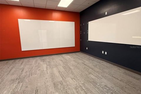 Immobilier commercial à louer à Alachua, Floride: 92.9 m2 № 2130800 - photo 4