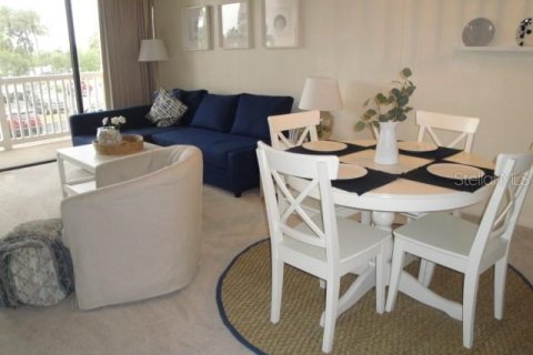 Condominio en alquiler en Treasure Island, Florida, 1 dormitorio, 82.22 m2 № 1371970 - foto 7