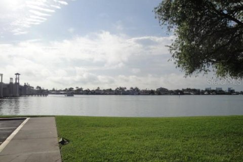 Condominio en alquiler en Treasure Island, Florida, 1 dormitorio, 82.22 m2 № 1371970 - foto 27